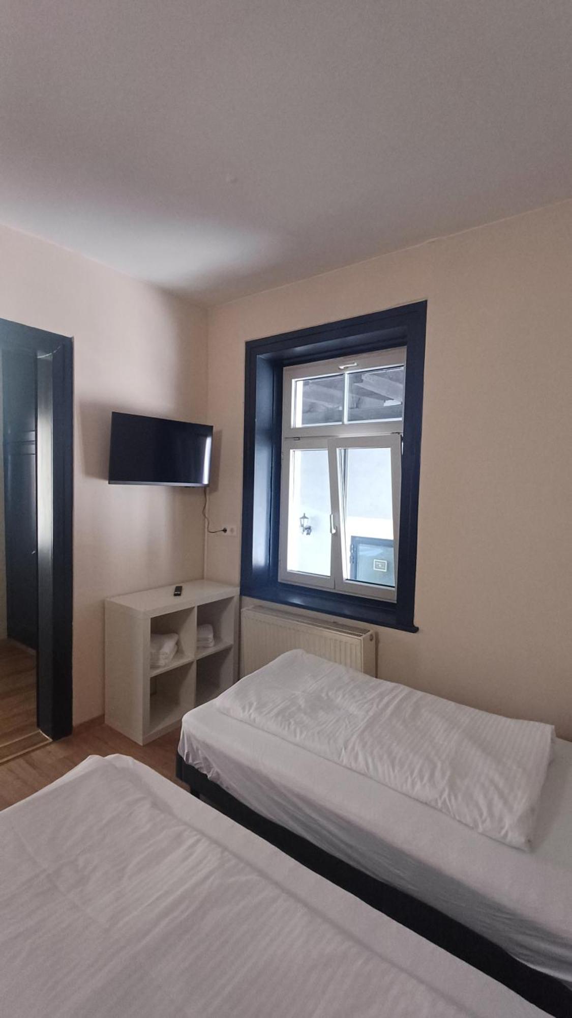 Crown Living Villa Blumenau Studios, Smarttv, Parkplatz Lustenau Bilik gambar
